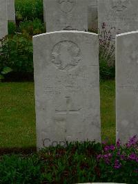 Etaples Military Cemetery - Cole, T